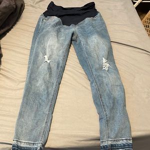 Time and True maternity jeans size 4-6. Skinny jeans with rips.